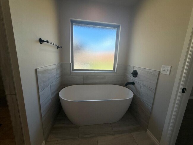 Building Photo - 8401 HazelWood Wy