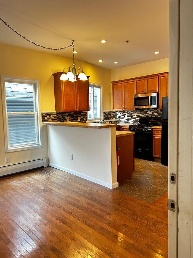 Building Photo - 1326 E Gibson St