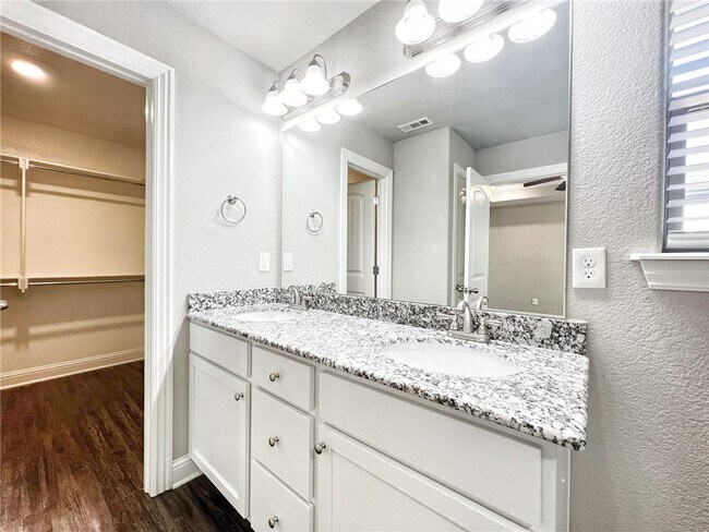 Building Photo - 1721 Charismatic Dr