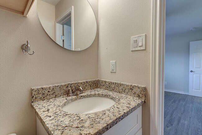 Building Photo - 1106 Bradshaw Dr
