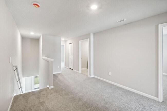 Building Photo - 423 Salisbury Cir