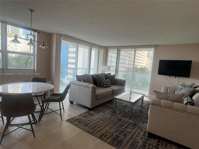 Building Photo - 1155 Brickell Bay Dr