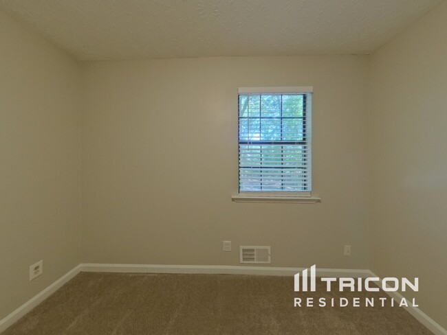 Building Photo - 531 Shefield Ct