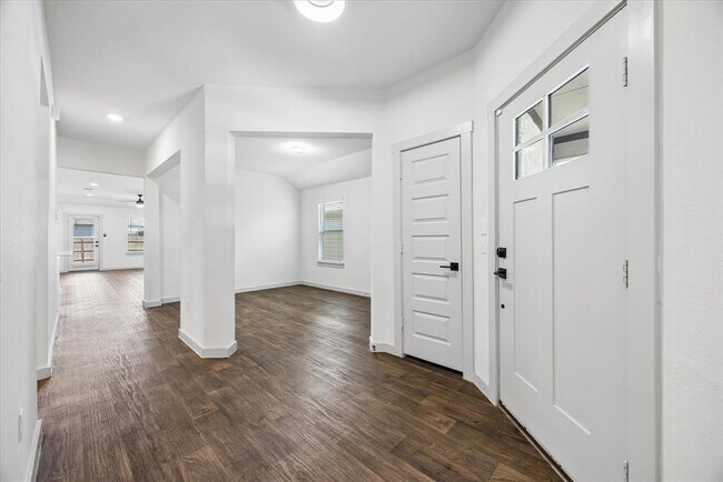 Building Photo - 105 Krause Spgs Dr