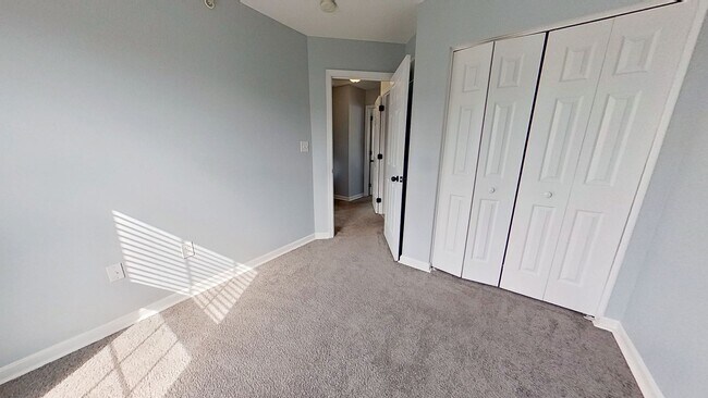 Building Photo - 450 Fisher Dr