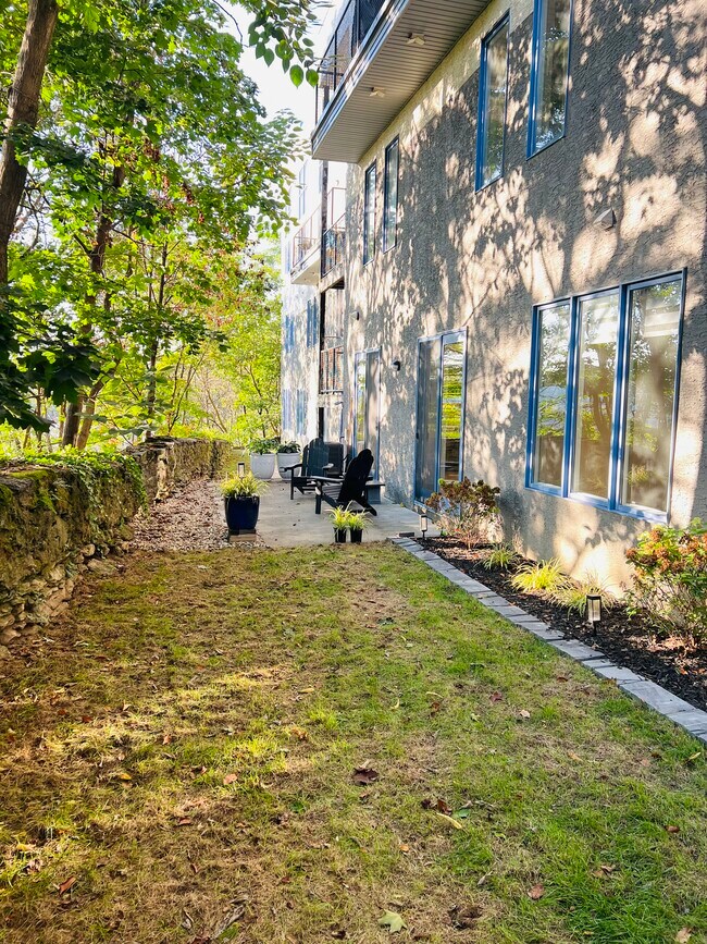 Building Photo - 182 Gay St