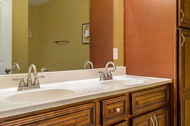 Building Photo - Beautiful 3-Bed Home In Mount Washington
