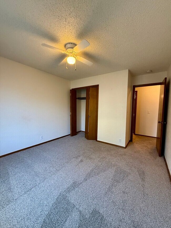 Building Photo - 3 bed, 2 bath Home in Ripple Creek!