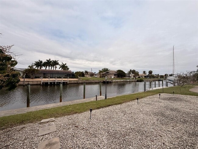 Building Photo - 2460 W Marion Ave