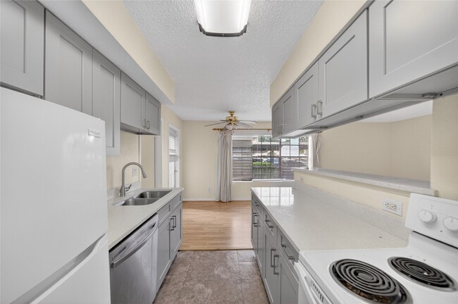 Building Photo - 2750 Holly Hall St
