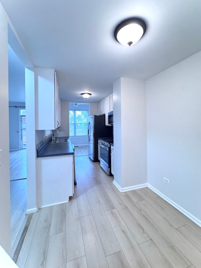 Building Photo - 2350 Sheehan Dr