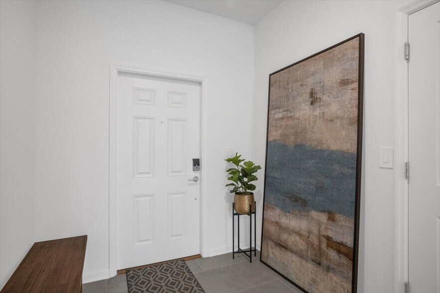 Building Photo - 1820 Church Lake St