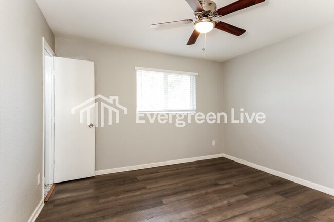 Building Photo - 3410 W Mariposa St