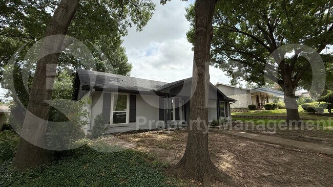 Building Photo - 306 Wildbriar Dr