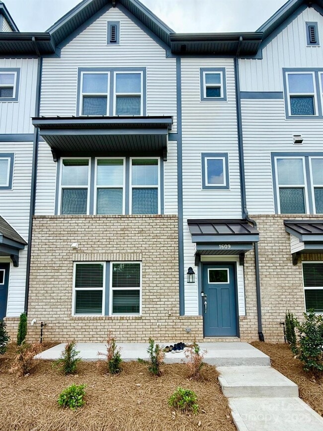 Primary Photo - 1609 Blanche St