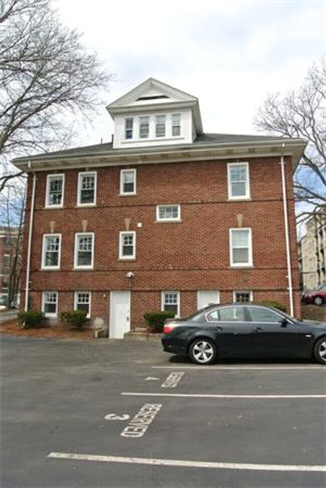 Building Photo - 320 Allston St