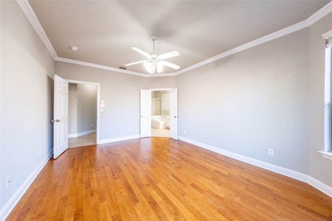 Building Photo - 1067 Valley Vista Dr