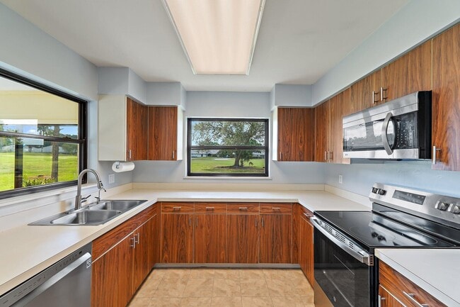 Building Photo - 2711 SW Egret Pond Cir