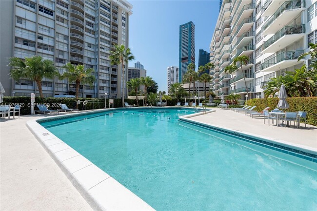 Building Photo - 1408 Brickell Bay Dr