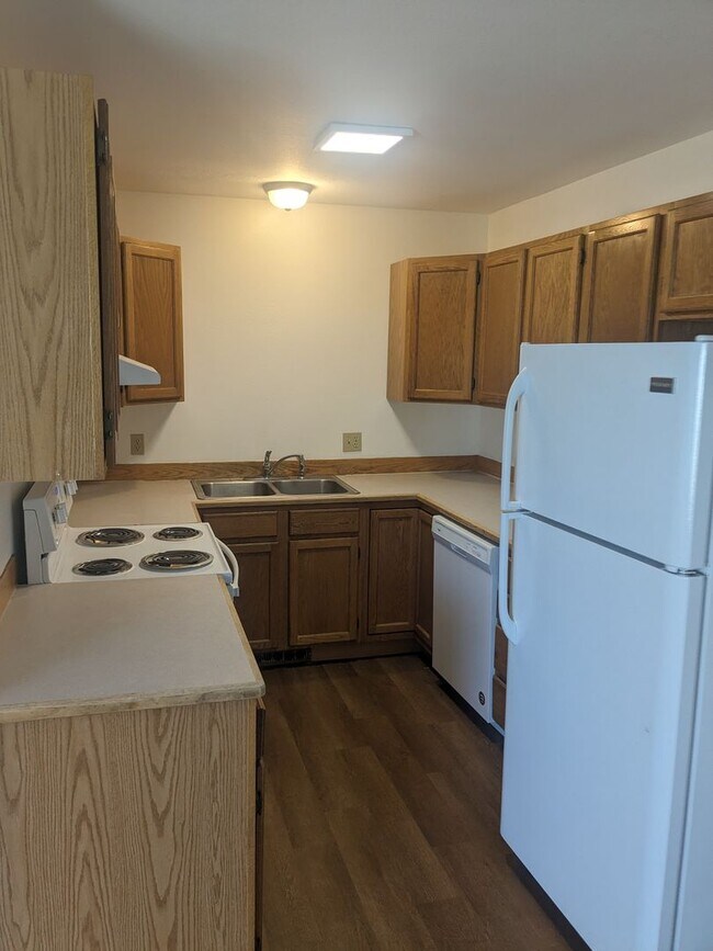 Building Photo - 3 Bedroom 1.5 Bathroom 4plex