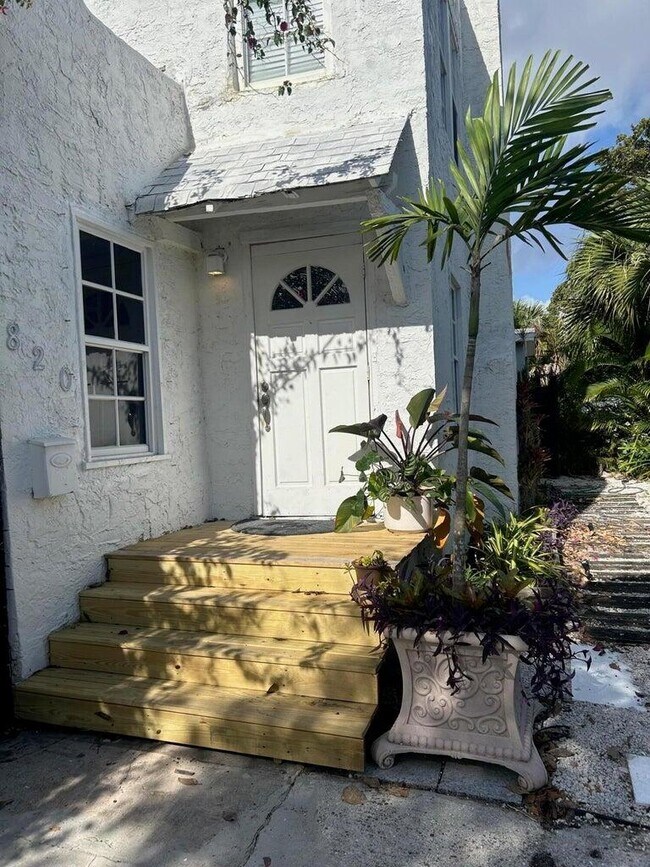 Building Photo - 820 30th St