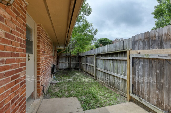 Building Photo - 14301 Brook Hollow Blvd