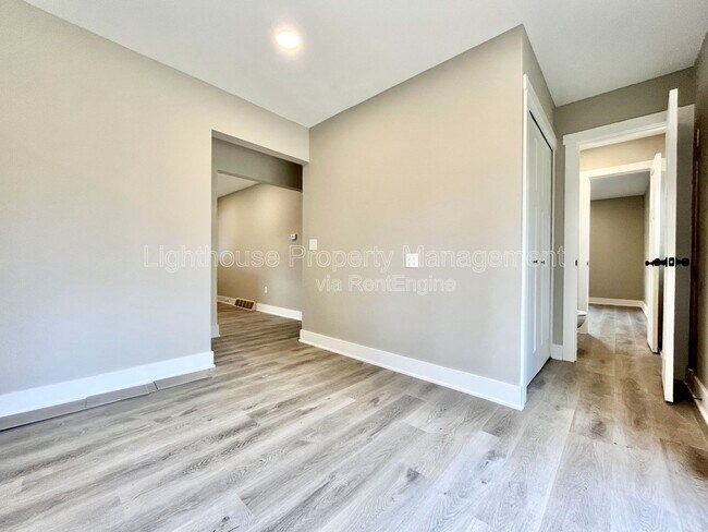 Building Photo - 818 Delray Ave SE