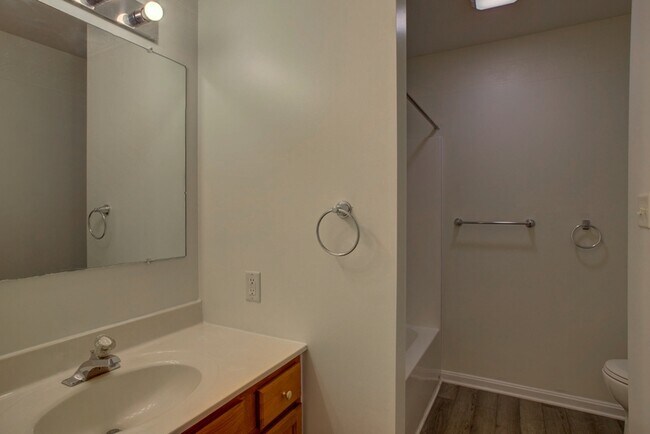 Building Photo - 103 Black Oak Dr