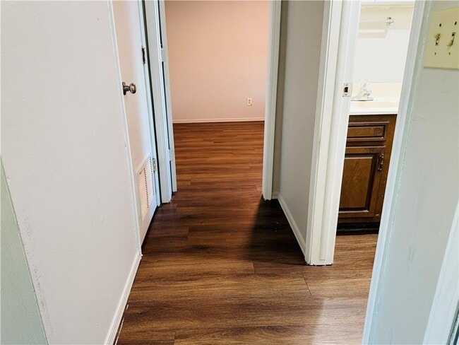 Building Photo - 1701 S West End St