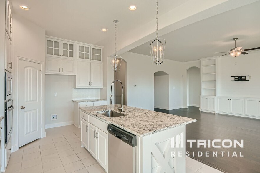 Building Photo - 334 S Hill Dr
