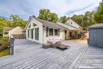 Building Photo - 138 Strand Dr