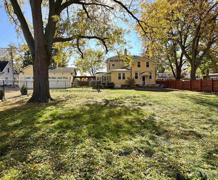 Backyard - 215 Jackson St