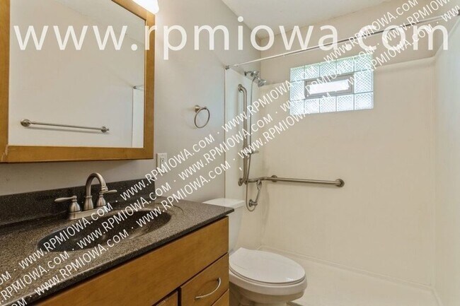 Building Photo - RANCH HOME IN ANKENY!! 3 Bed, 1 Bath home ...