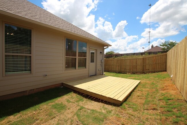 Building Photo - COMING SOON! Luxury 3 Bedroom 2 Bath Townh...