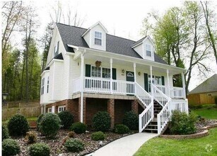 Building Photo - Beautiful 3 bedroom / 2.5 Bath Home in Win...