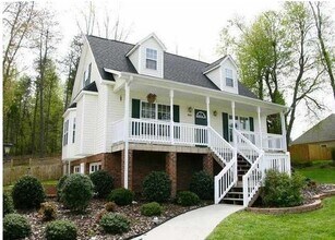 Building Photo - 940 Winterside Ln