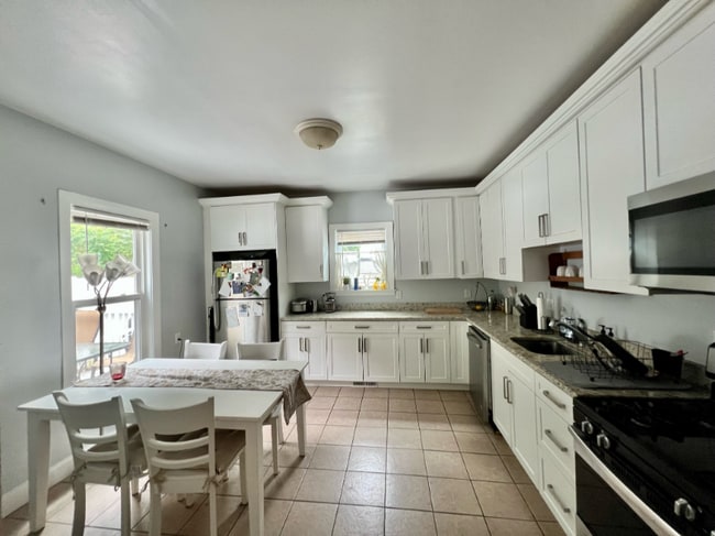 Building Photo - 31 Pierce St