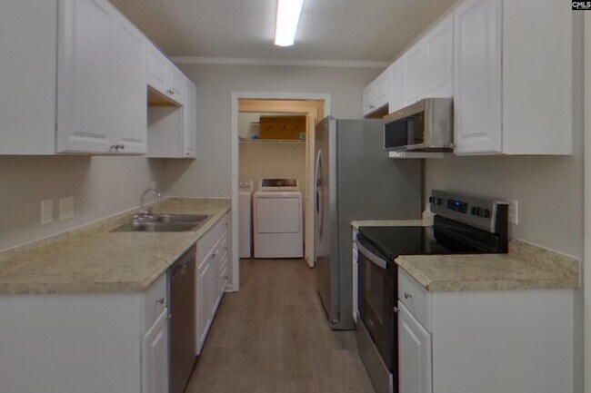 Building Photo - 216 Netherland Dr