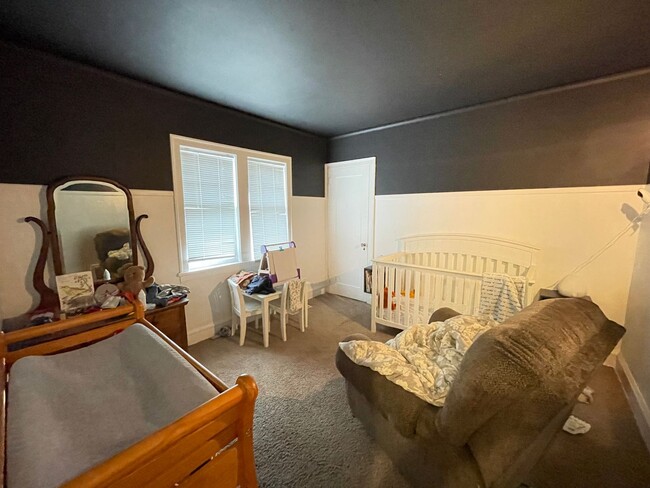 Building Photo - AVAILABLE JULY - 3 BEDROOM/1.5 BATHROOM HOME