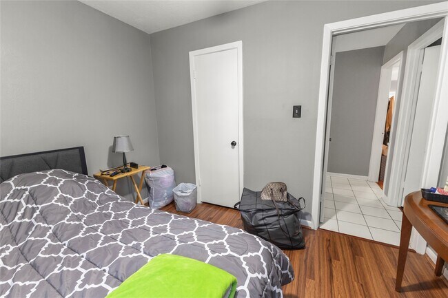 Building Photo - 10910 Vanderford Dr