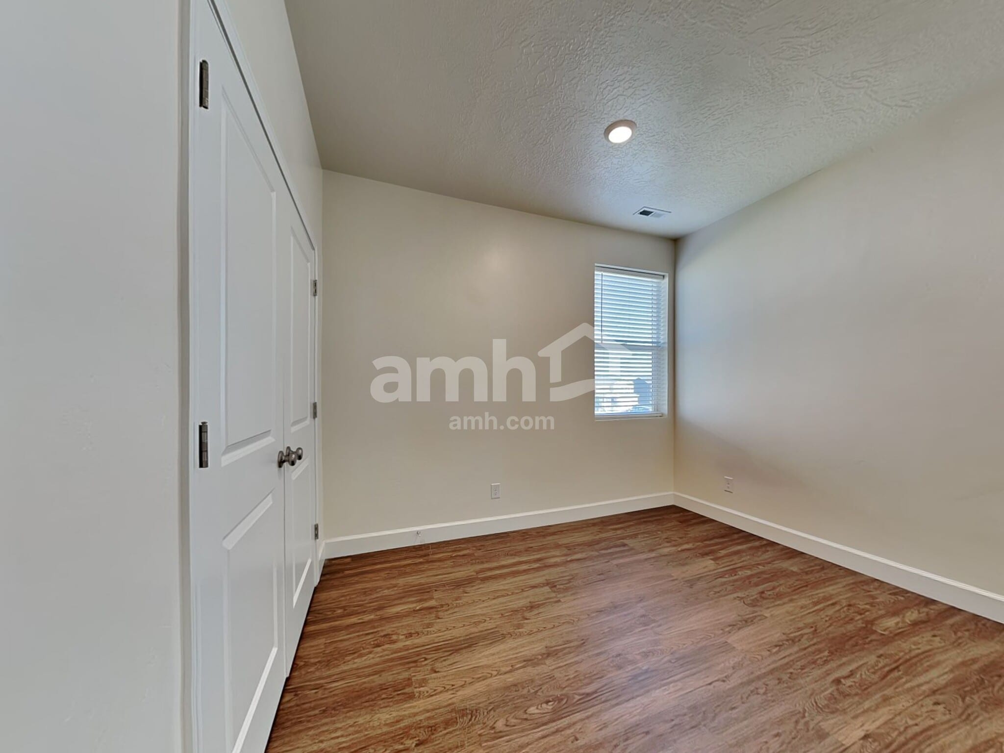 Building Photo - 1233 Wagon Way