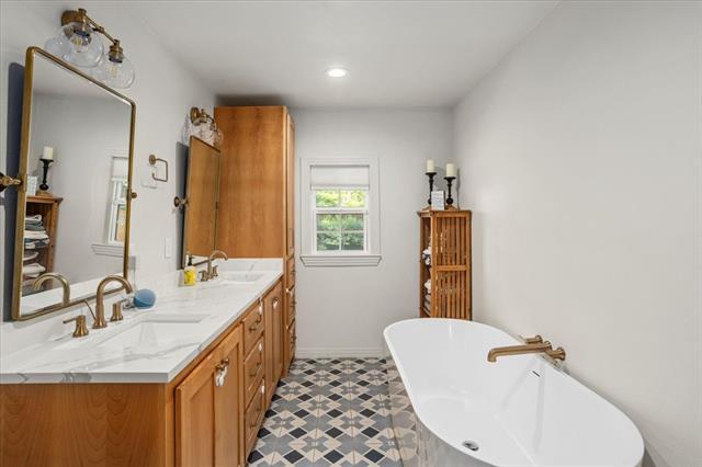 Building Photo - 3622 Suffolk Dr