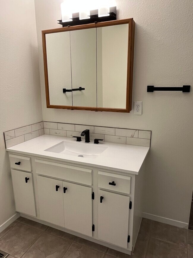 Building Photo - 5303 Meadowgreen Dr