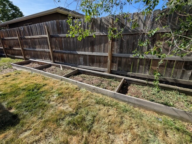 Building Photo - 61862 Avonlea Cir