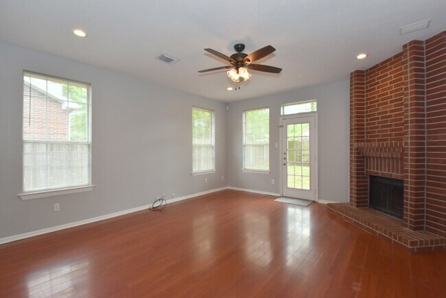 Building Photo - 20415 Lonestar Oak St
