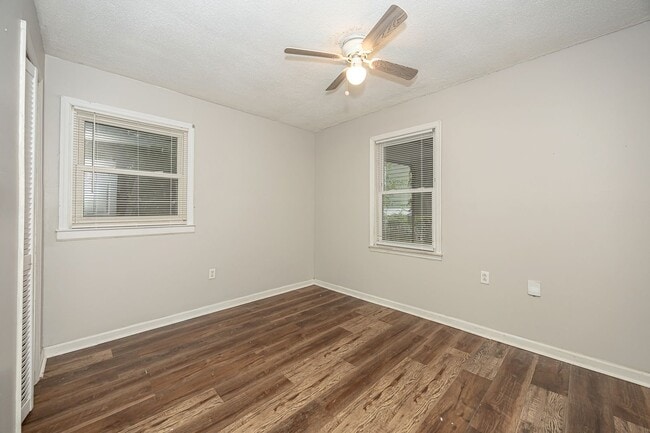 Building Photo - Cute Rental Home