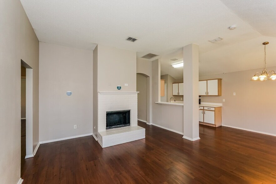 Building Photo - 317 Taylor St