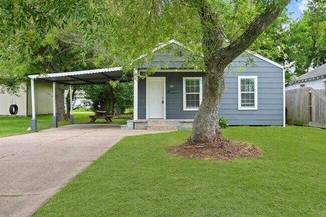 Primary Photo - 810 15th Ave N