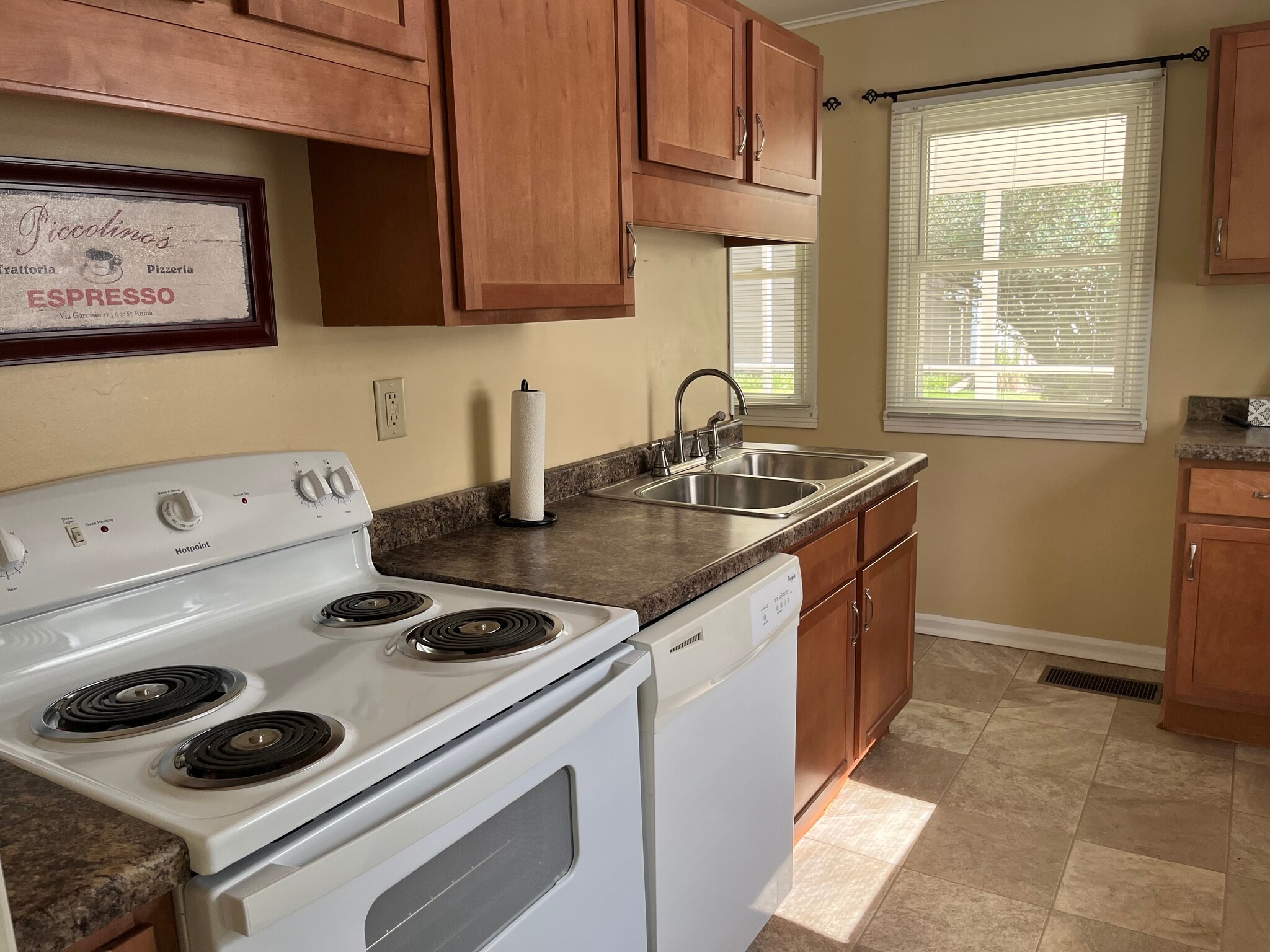 Building Photo - 25 Cascade Ter