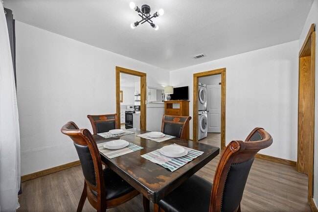 Building Photo - 1418 Kingshill Dr